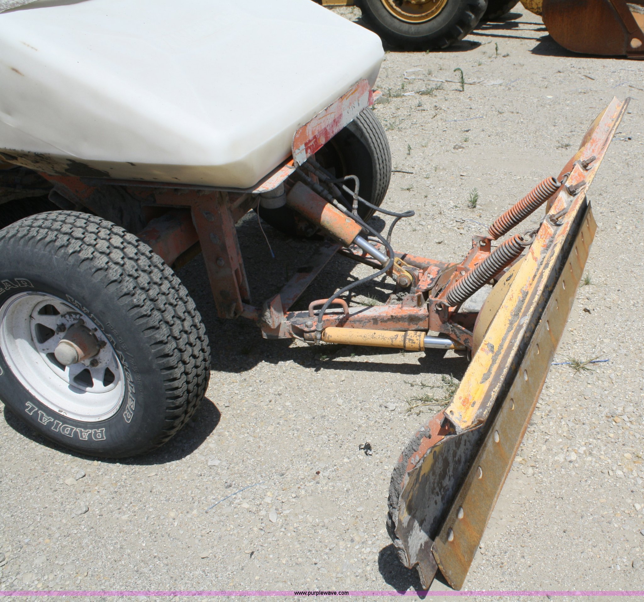 Waldon 250 SweepMaster sweeper in Topeka, KS Item B6794 sold Purple Wave