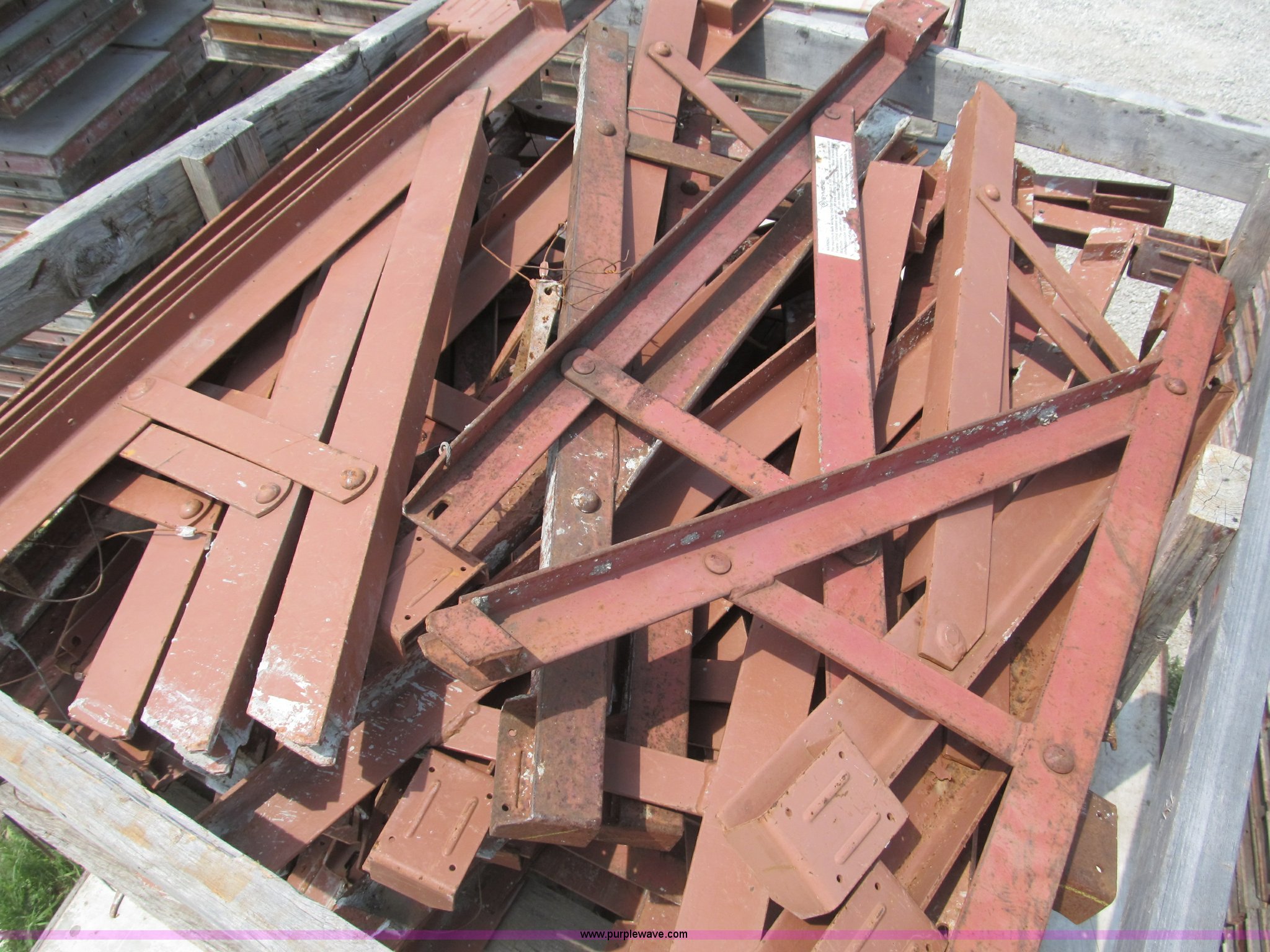Symons scaffolding brackets in Falls City, NE Item K9503 sold Purple Wave