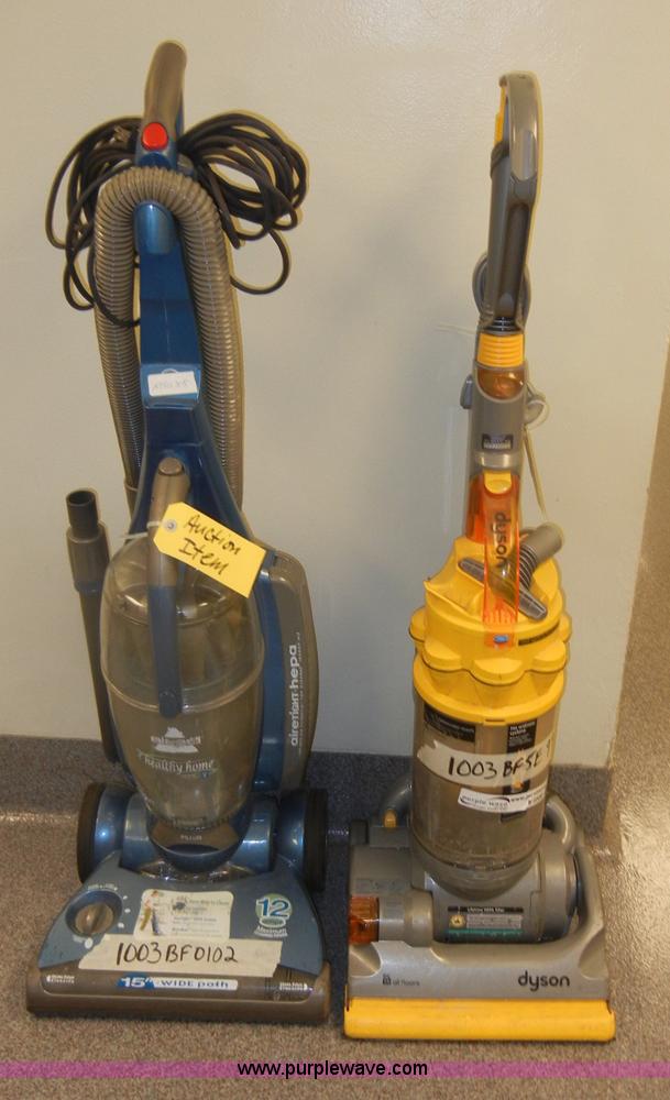 (2) vacuums in Fort Riley, KS Item M9588 sold Purple Wave