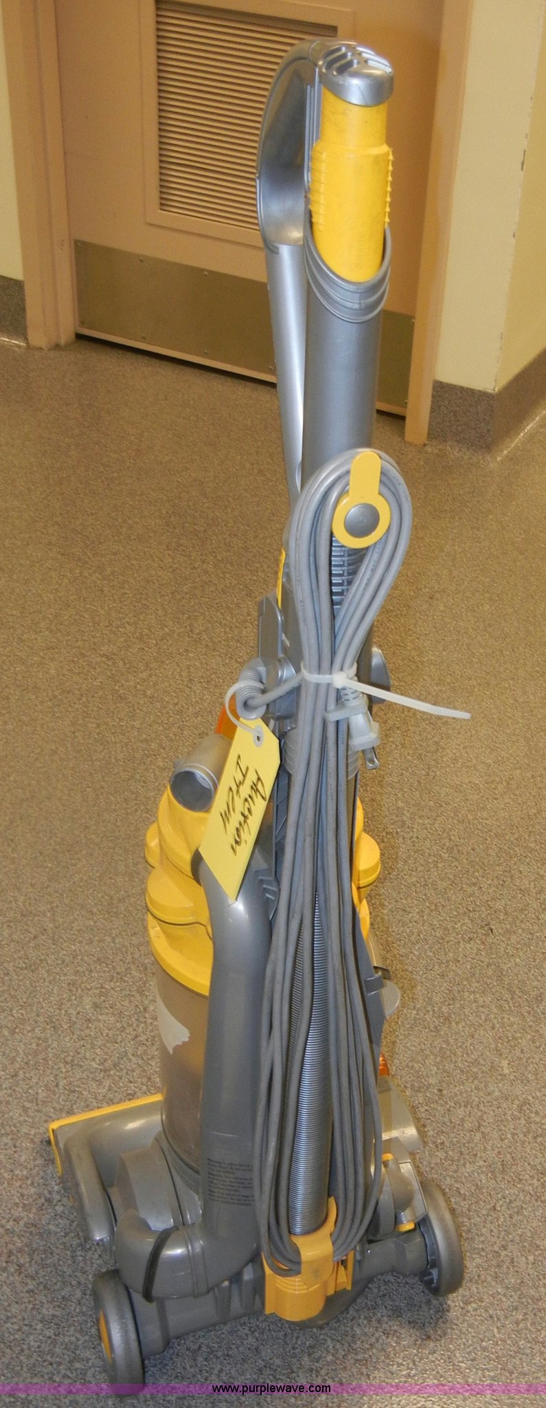 (2) vacuums in Fort Riley, KS Item M9588 sold Purple Wave