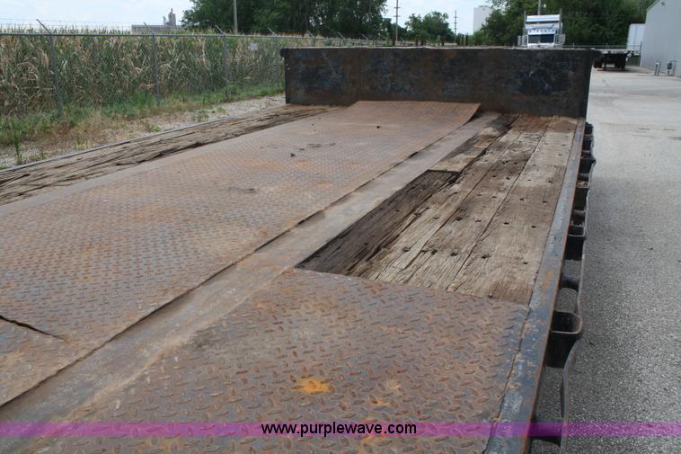 image for item B6820 1996 Fontaine drop deck trailer