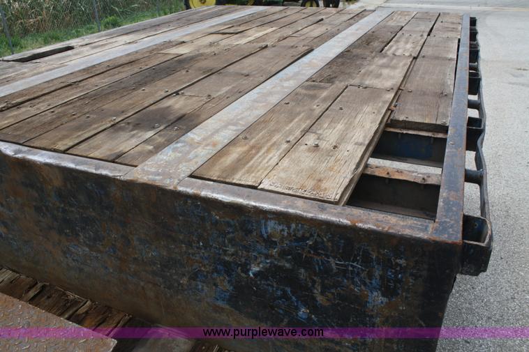 image for item B6820 1996 Fontaine drop deck trailer