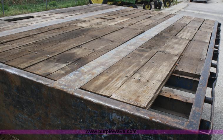 image for item B6820 1996 Fontaine drop deck trailer