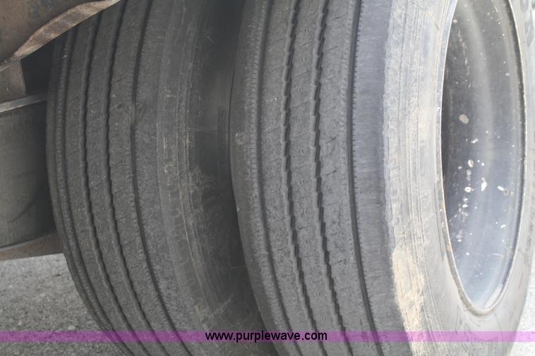 image for item B6820 1996 Fontaine drop deck trailer