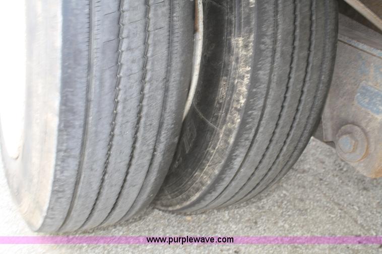 image for item B6820 1996 Fontaine drop deck trailer