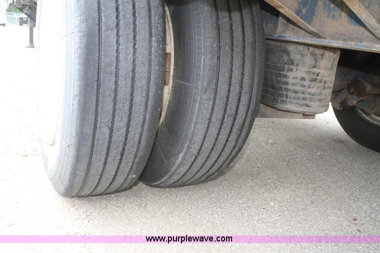 image for item B6820 1996 Fontaine drop deck trailer