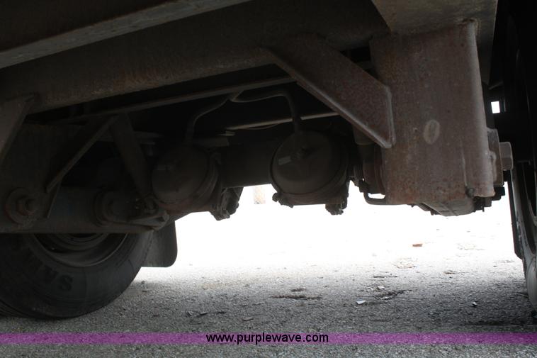 image for item B6820 1996 Fontaine drop deck trailer