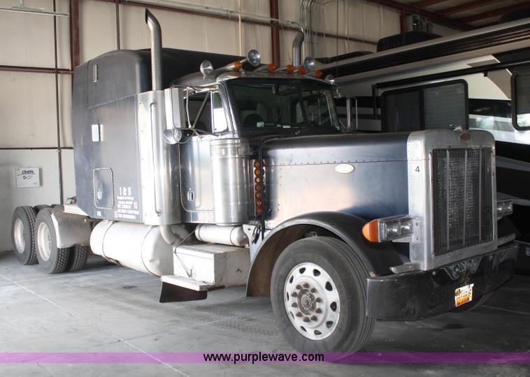 image for item B6821 1995 Peterbilt 379 semi truck