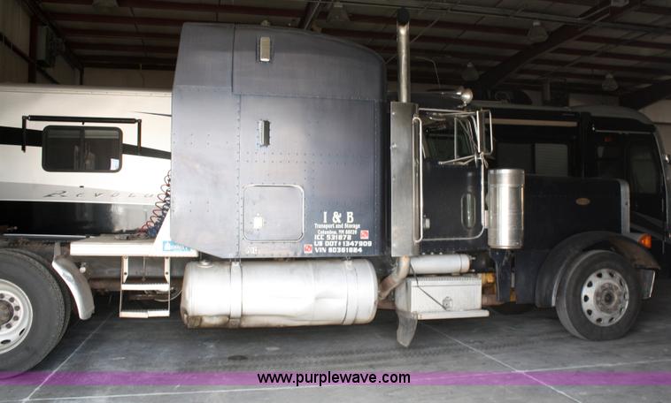 image for item B6821 1995 Peterbilt 379 semi truck