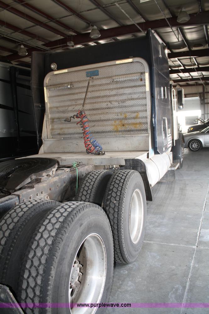 image for item B6821 1995 Peterbilt 379 semi truck