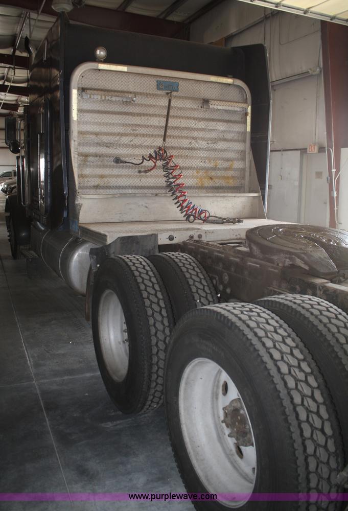 image for item B6821 1995 Peterbilt 379 semi truck