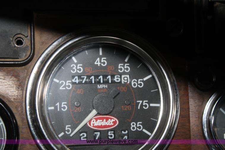 image for item B6821 1995 Peterbilt 379 semi truck