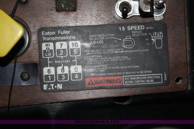 image for item B6821 1995 Peterbilt 379 semi truck