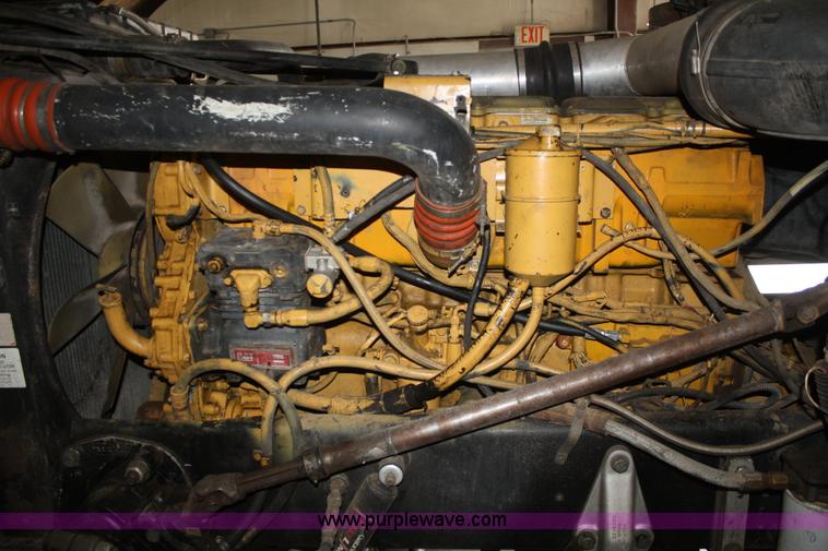 image for item B6821 1995 Peterbilt 379 semi truck