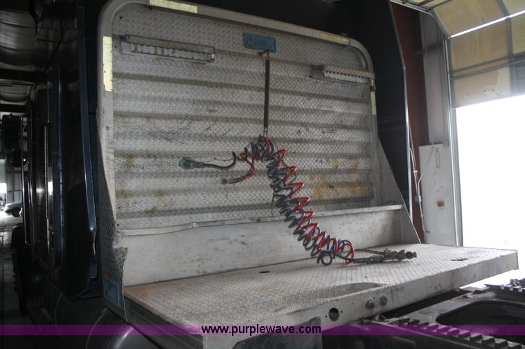 image for item B6821 1995 Peterbilt 379 semi truck