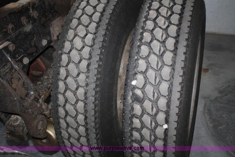 image for item B6821 1995 Peterbilt 379 semi truck