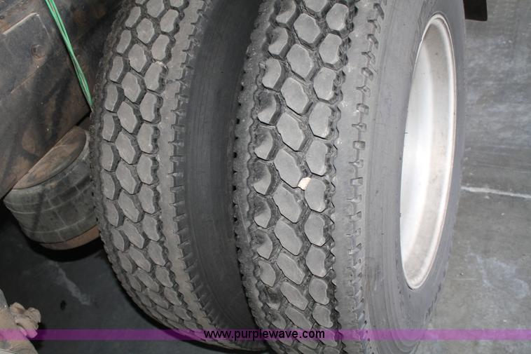 image for item B6821 1995 Peterbilt 379 semi truck