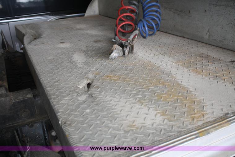 image for item B6821 1995 Peterbilt 379 semi truck