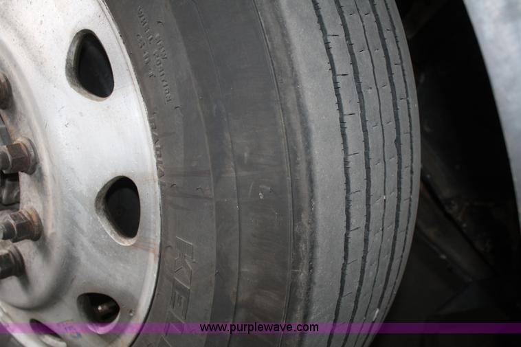 image for item B6821 1995 Peterbilt 379 semi truck