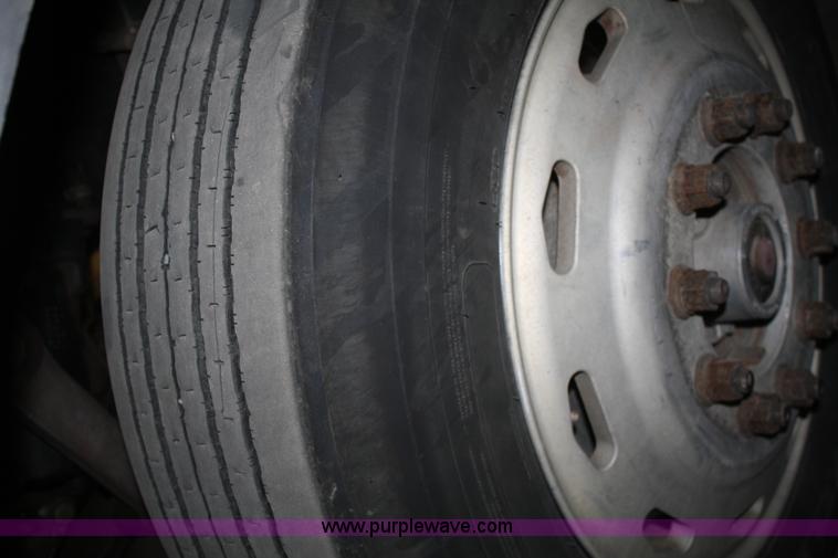 image for item B6821 1995 Peterbilt 379 semi truck