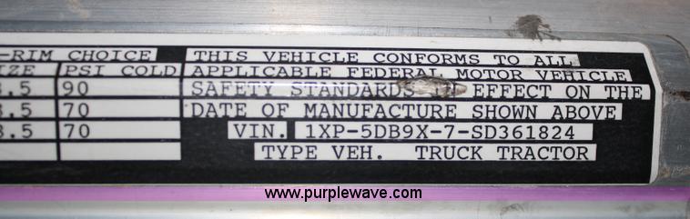 image for item B6821 1995 Peterbilt 379 semi truck