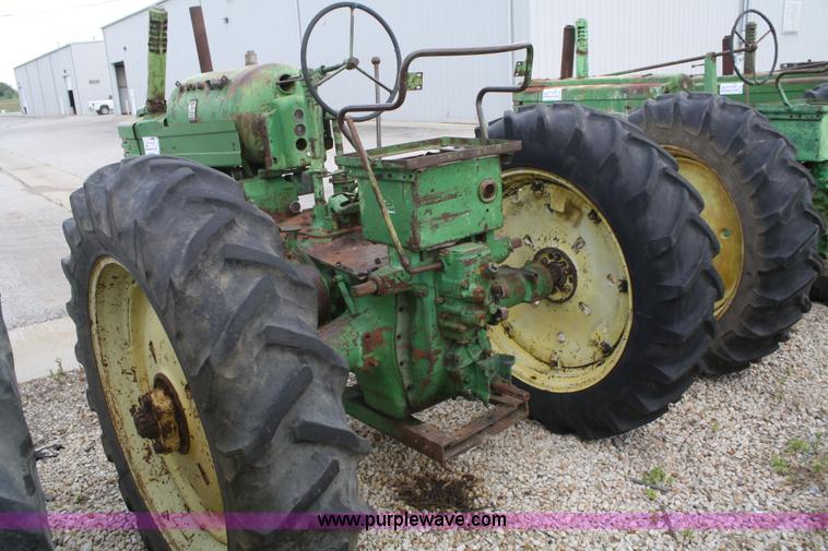 image for item B6823 1952 John Deere Model G tractor