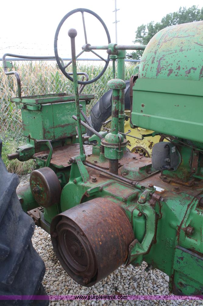 image for item B6823 1952 John Deere Model G tractor