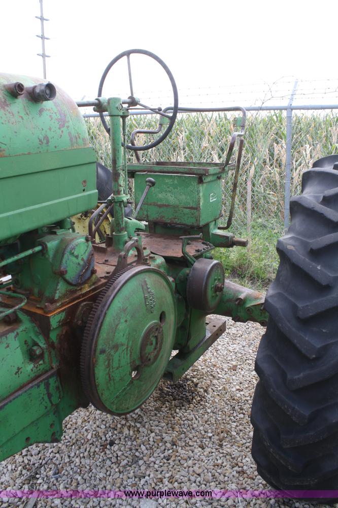 image for item B6823 1952 John Deere Model G tractor