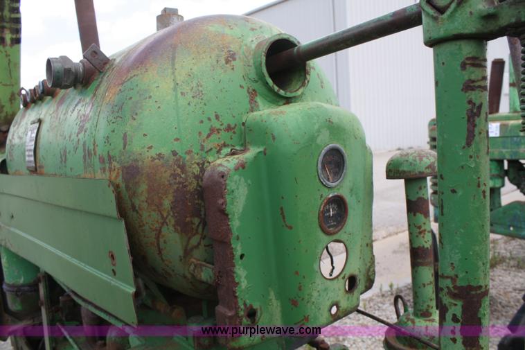 image for item B6823 1952 John Deere Model G tractor