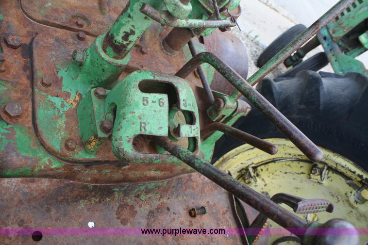 image for item B6823 1952 John Deere Model G tractor