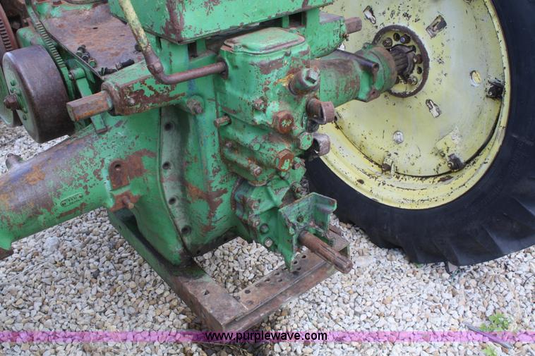 image for item B6823 1952 John Deere Model G tractor