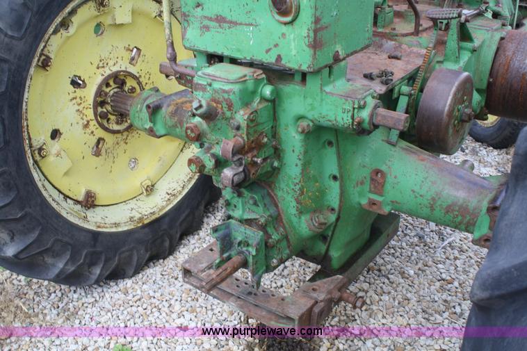 image for item B6823 1952 John Deere Model G tractor