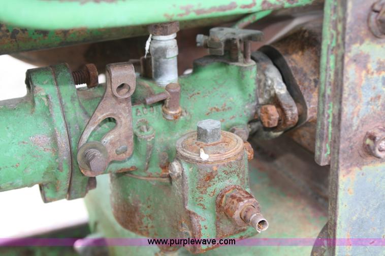 image for item B6823 1952 John Deere Model G tractor