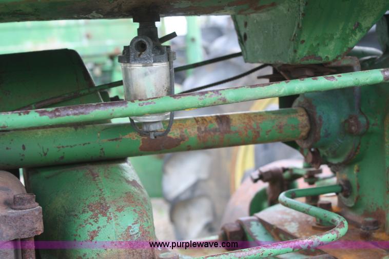 image for item B6823 1952 John Deere Model G tractor
