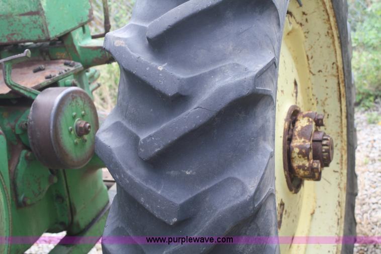 image for item B6823 1952 John Deere Model G tractor