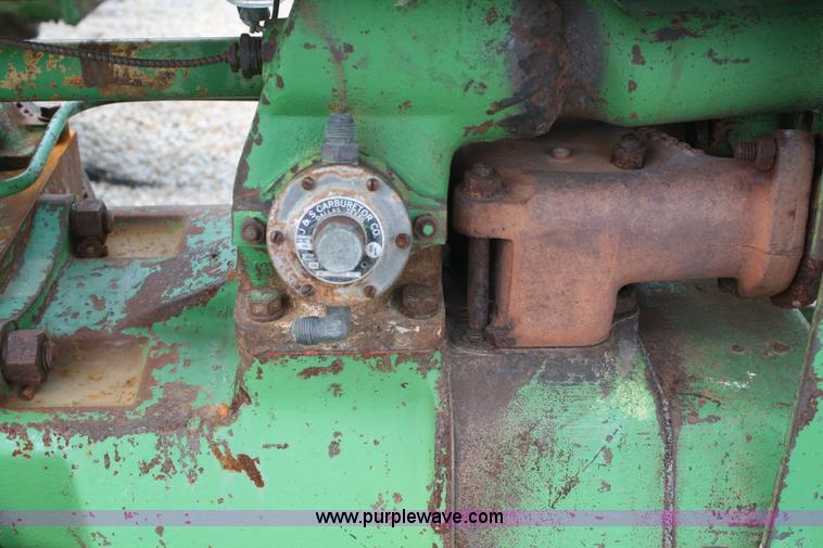 image for item B6823 1952 John Deere Model G tractor