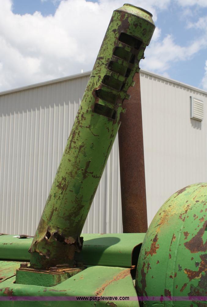 image for item B6823 1952 John Deere Model G tractor