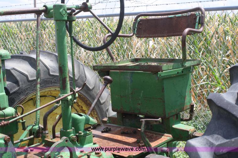 image for item B6824 1951 John Deere Model G tractor