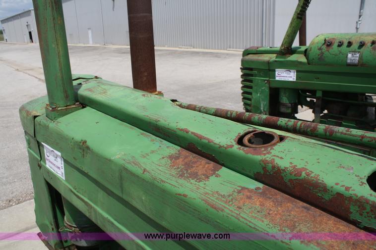 image for item B6824 1951 John Deere Model G tractor