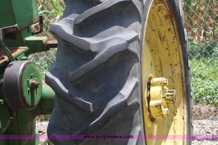 image for item B6824 1951 John Deere Model G tractor