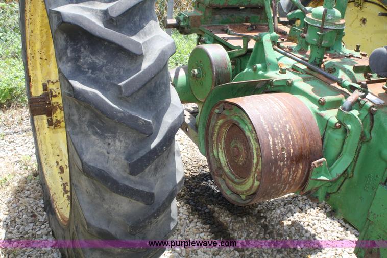 image for item B6824 1951 John Deere Model G tractor