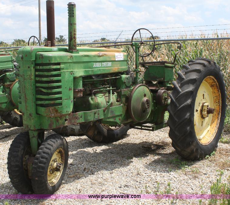 image for item B6825 1952 John Deere Model G tractor
