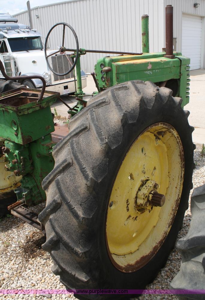 image for item B6825 1952 John Deere Model G tractor