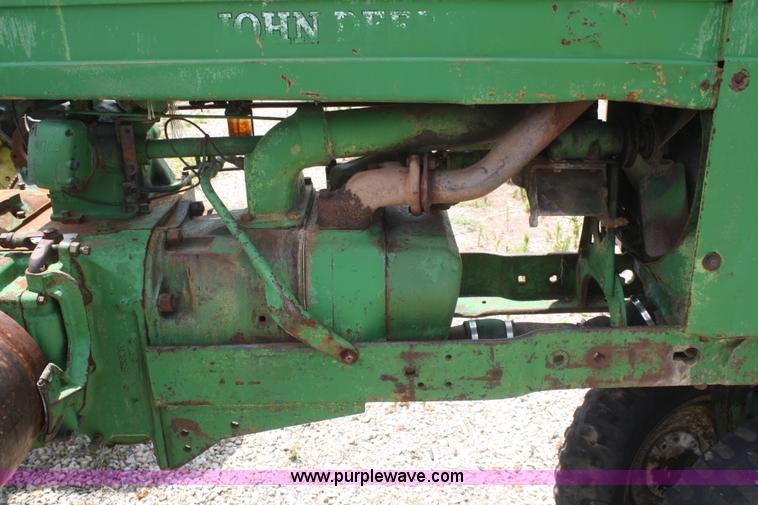 image for item B6825 1952 John Deere Model G tractor