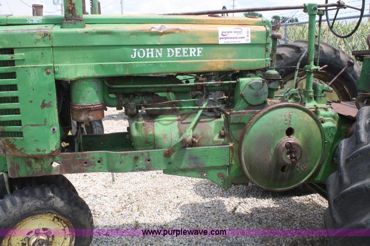image for item B6825 1952 John Deere Model G tractor