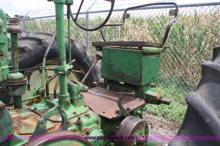 image for item B6825 1952 John Deere Model G tractor