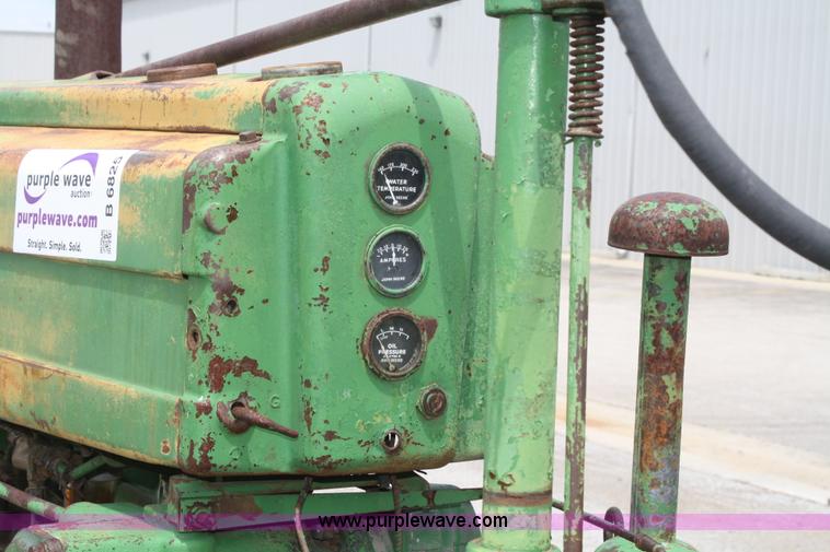 image for item B6825 1952 John Deere Model G tractor