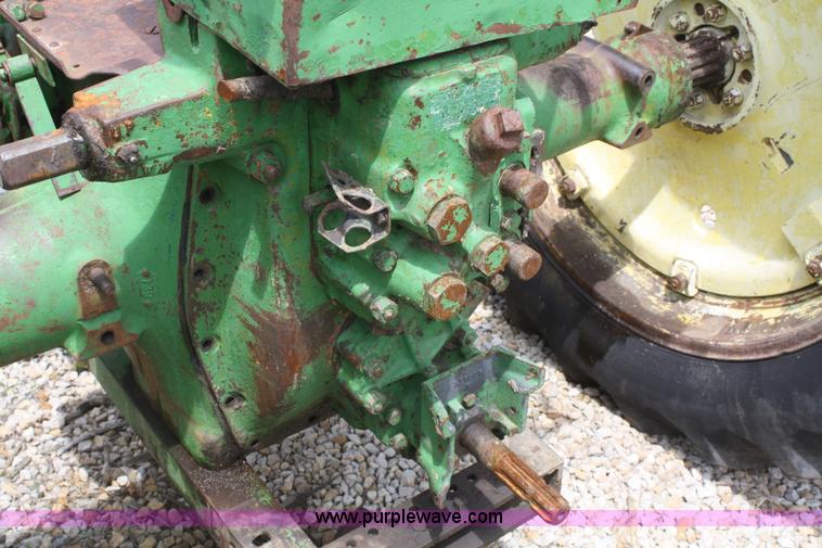 image for item B6825 1952 John Deere Model G tractor