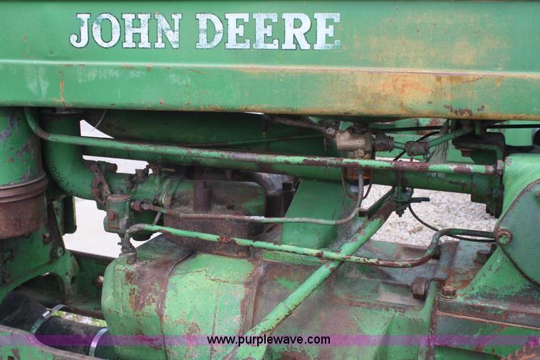 image for item B6825 1952 John Deere Model G tractor