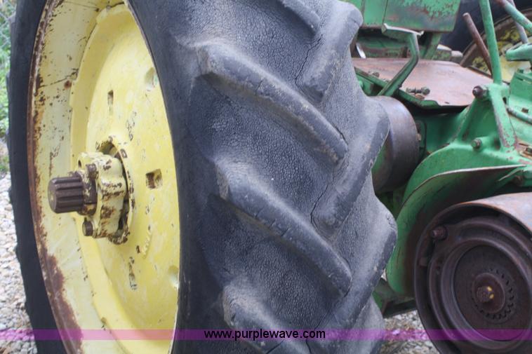 image for item B6825 1952 John Deere Model G tractor